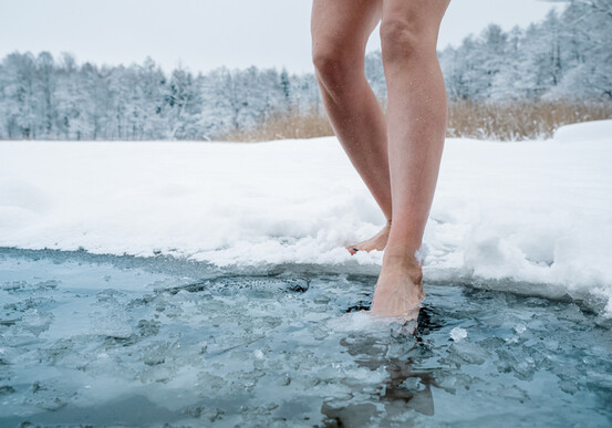 L’immersion en eau froide stimule la circulation sanguine.