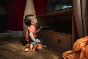 Plus un enfant est exposé tôt à la télévision, plus il la regardera