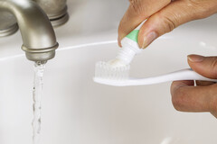 Eau du robinet et dentifrice, vecteurs de surconsommation de fluor