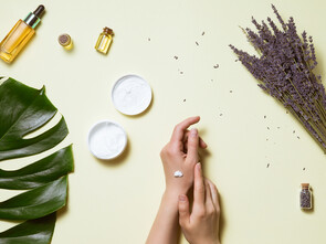 Huiles essentielles, citron et argile pour limiter les dégâts cutanés liés à l'acné