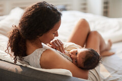 La position de bébé au sein reste la prévention la plus efficace contre douleur et crevasses.