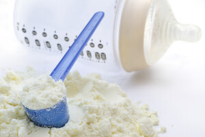 Le lait infantile, aliment le plus chargé en nanoparticules