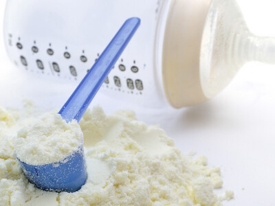 Le lait infantile, aliment le plus chargé en nanoparticules