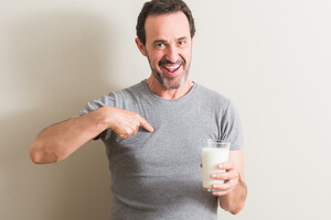 Boire du lait en excès, un facteur de risque pour la prostate