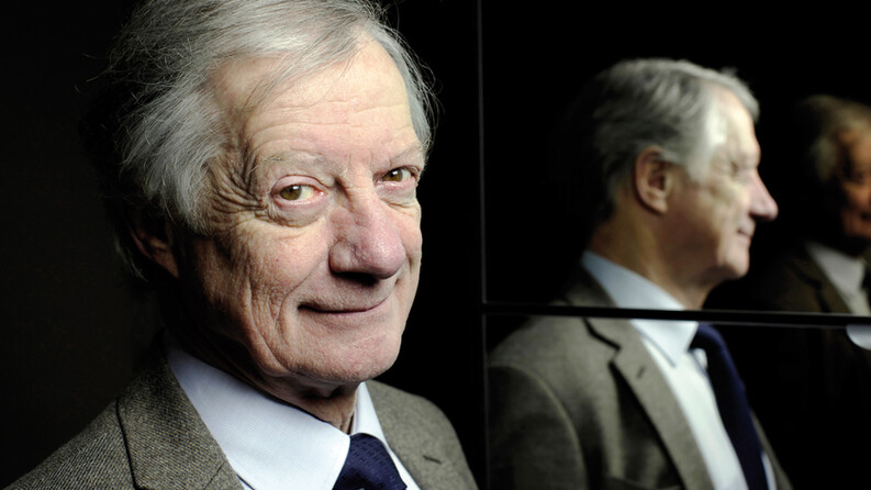 Nutritionniste, le Dr Alain Delabos a élaboré en 1986 la méthode de chrononutrition grâce à ses observations sur ses nombreux patients et en étudiant les manifestations cliniques de leurs erreurs nutritionnelles. - Alternative Santé