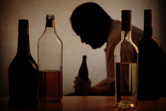 L’alimentation de l’alcoolique est grasse (ce sont des « bons vivants ») et roborative.