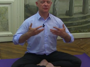 Postures de Yoga pour accompagner le jeûne Dr LIONEL COUDRON