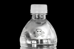 La possibilité de faciliter le développement d'un cancer a été plusieurs fois avancée.