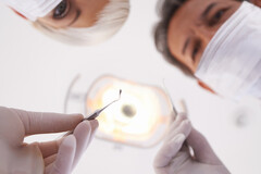 Consultez votre dentiste au moins deux fois par an.