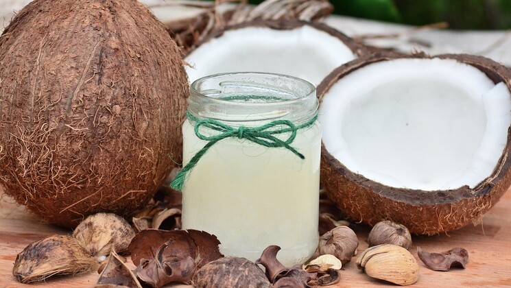 L’huile de noix de coco est un super-aliment, anti-inflammatoire intestinal.