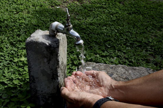 Dans certaines zones rurales et montagne l’eau est contaminée.